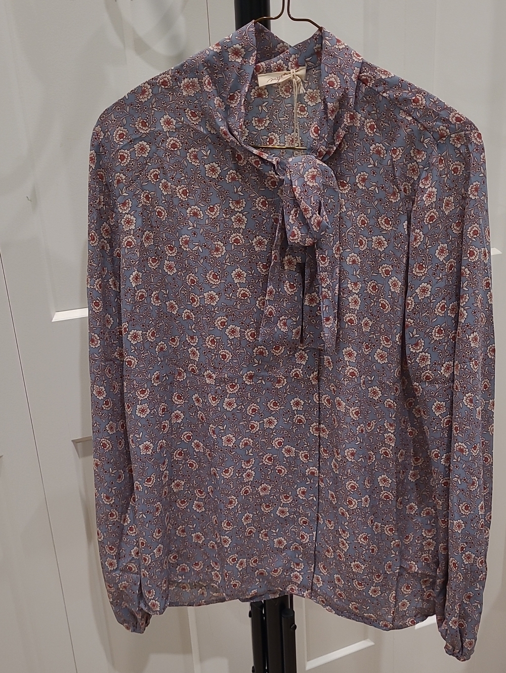 Mystree Dusty Blue Floral Tie-Neck Blouse NWT